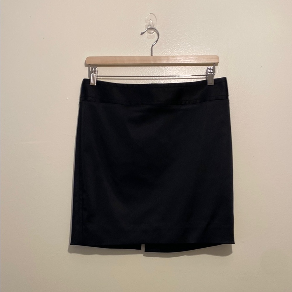 WHITE HOUSE BLACK MARKET Classic Black Women's Skirt. Size 6